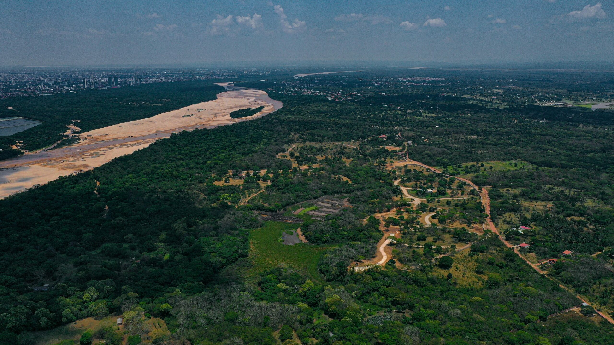 Floods and droughts in the Amazon